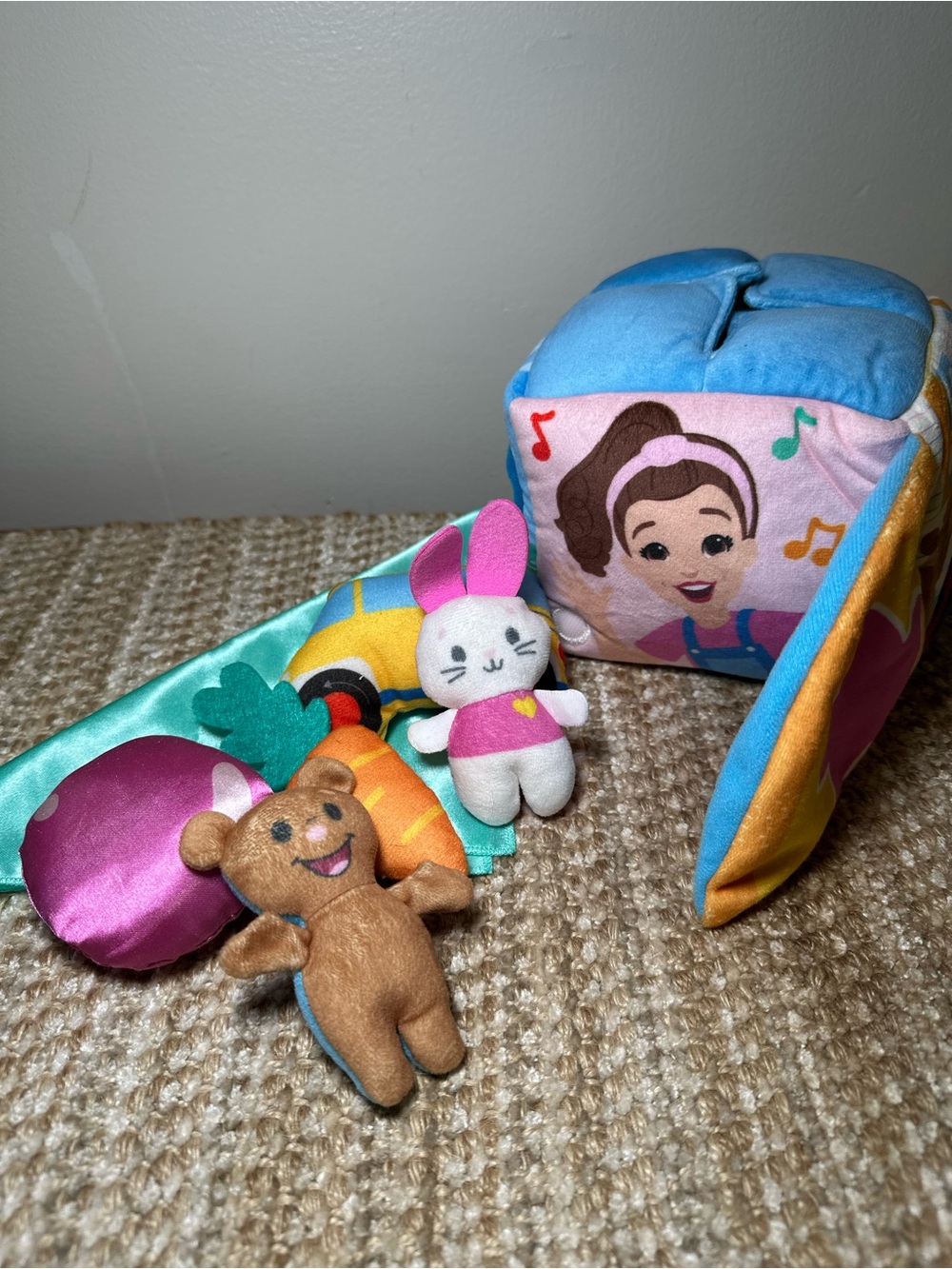 Ms. Rachel Surprise Plush Learning Box